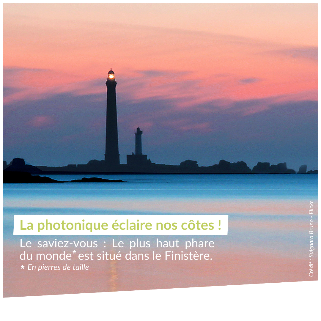 Image du phare de l'Ile Vierge composé d'un système optique photonique